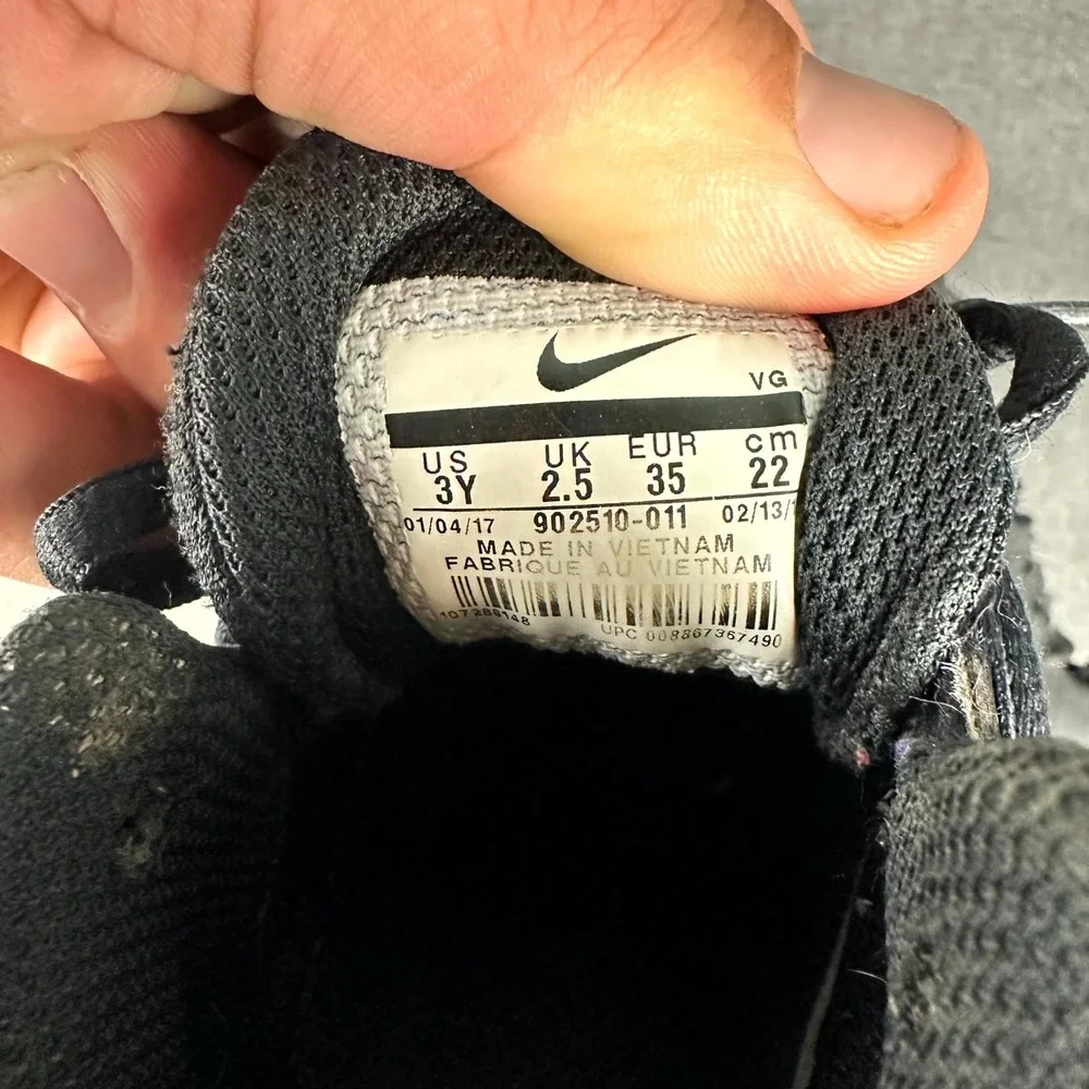 Nike Alpha Menace Shark 902510-011‎ Kids 3Y Black White Lace up Football Cleats